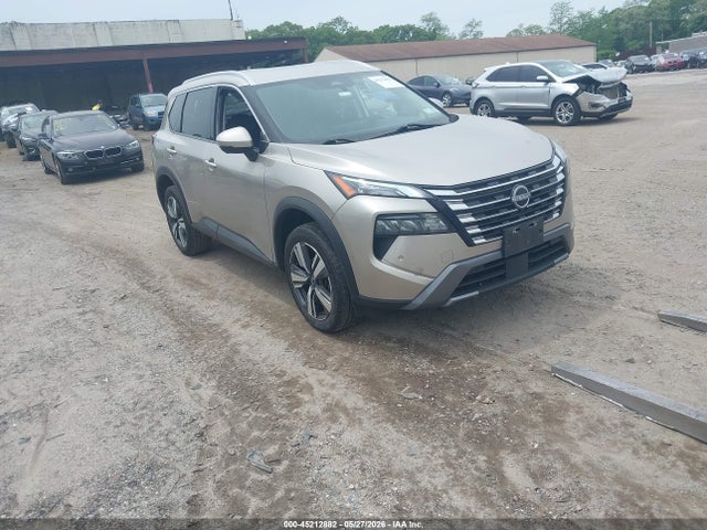 Salvage Nissan Rogue Image