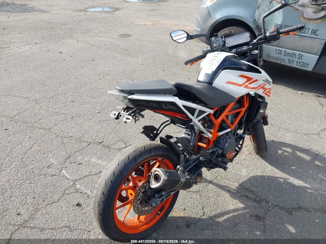 KTM 390 Duke