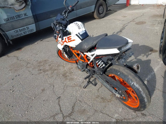 KTM 390 Duke