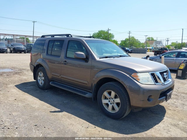Salvage Nissan Pathfinder Image
