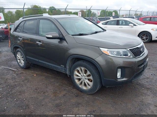 Salvage Kia Sorento Image