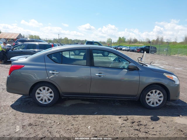 Nissan Versa