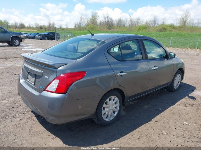 Nissan Versa