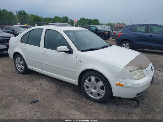 Salvage Volkswagen Jetta Image