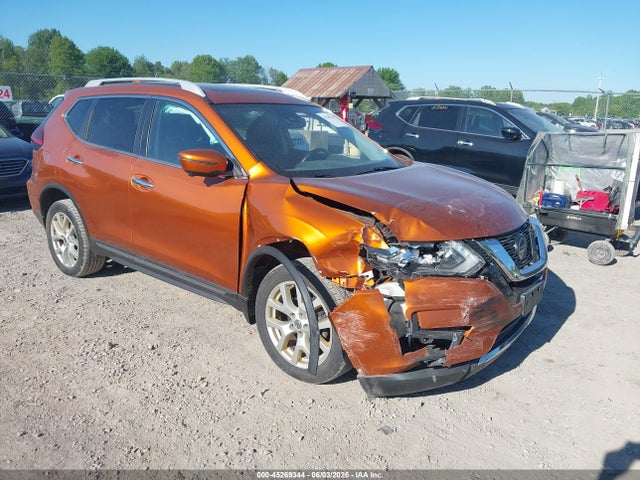 Salvage Nissan Rogue Image