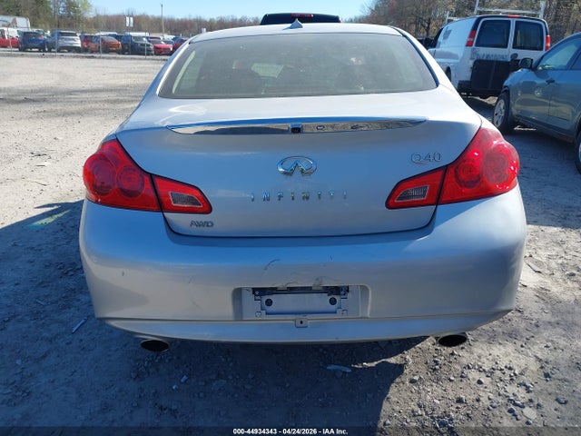 INFINITI Q40