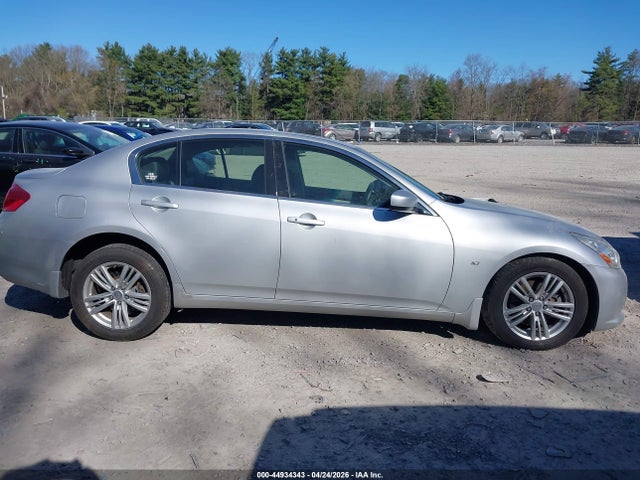 INFINITI Q40