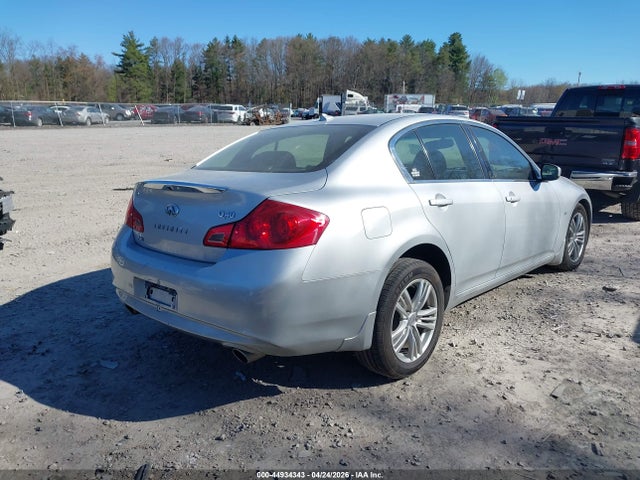 INFINITI Q40