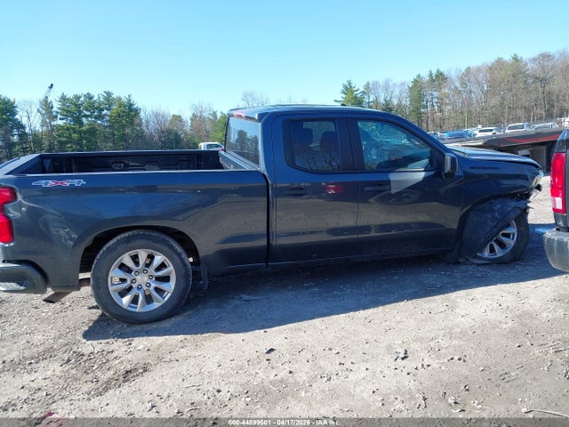 Chevrolet Silverado 1500 4wd  Standard Bed Custom