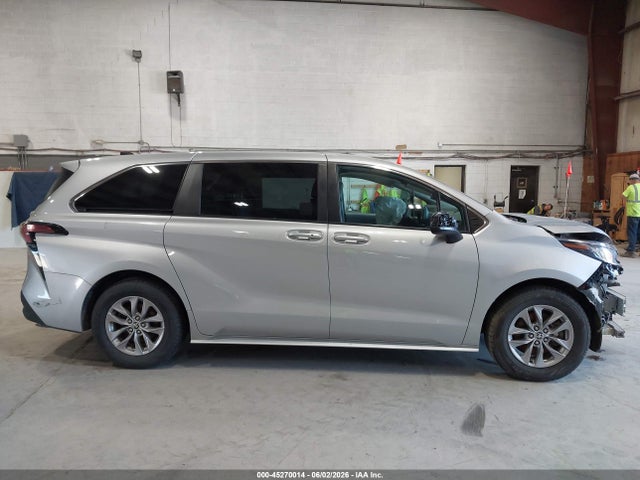 Toyota Sienna Le