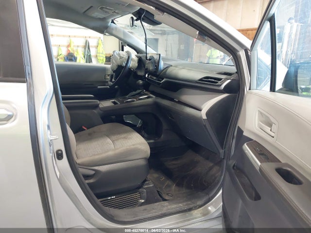 Toyota Sienna Le