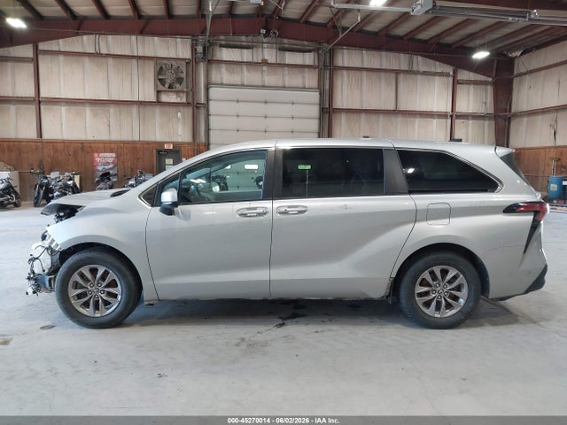 Toyota Sienna Le