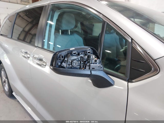 Toyota Sienna Le