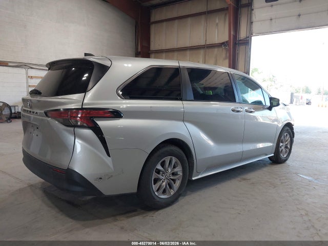 Toyota Sienna Le