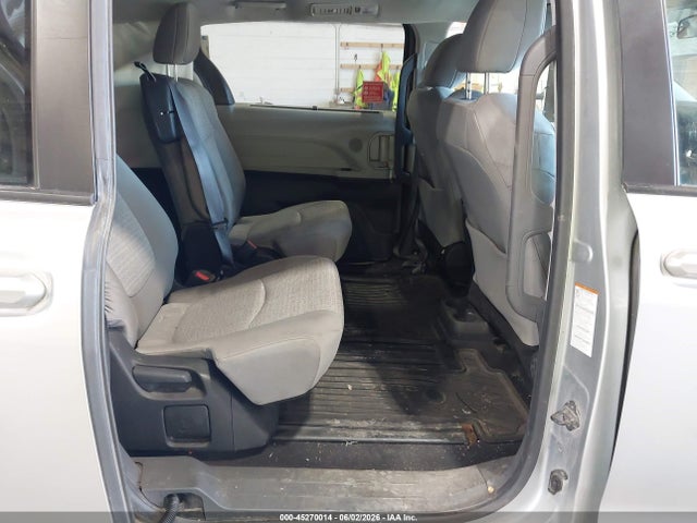 Toyota Sienna Le