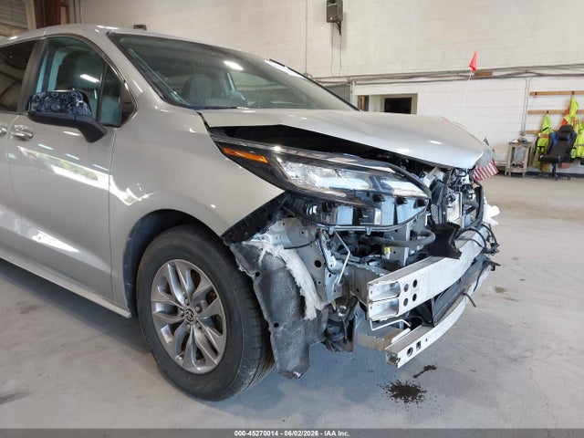 Toyota Sienna Le
