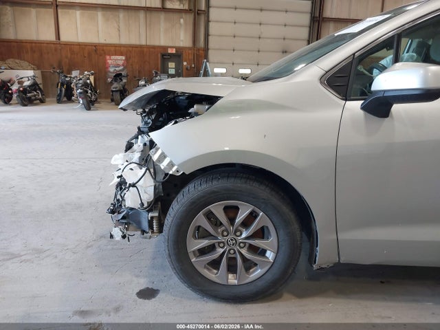 Toyota Sienna Le