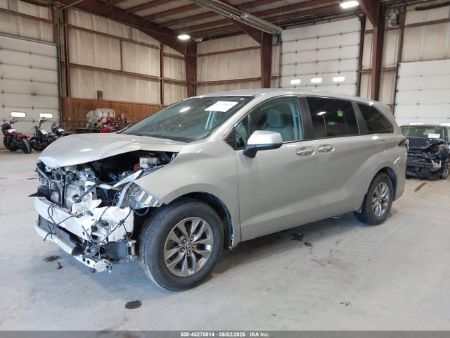 Toyota Sienna Le