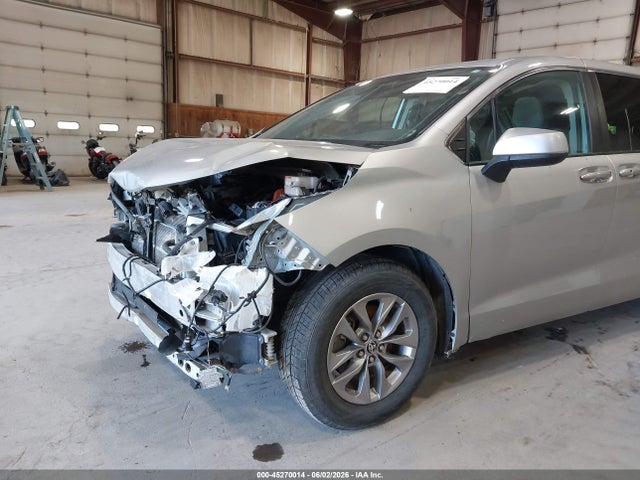 Toyota Sienna Le