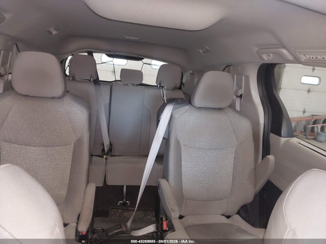 Toyota Sienna Le