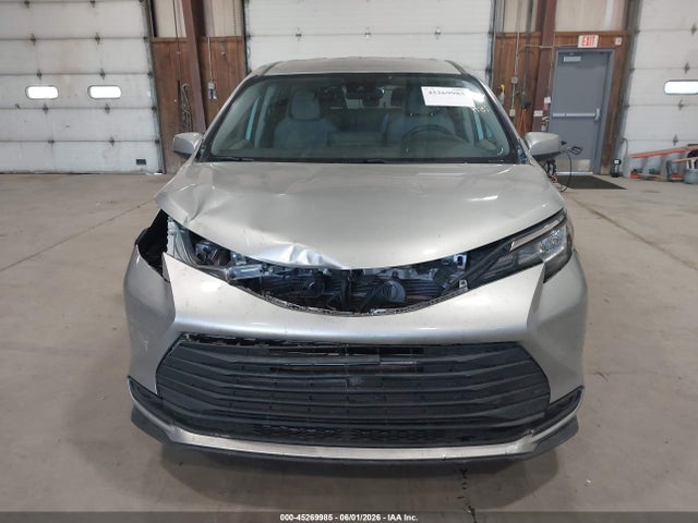 Toyota Sienna Le