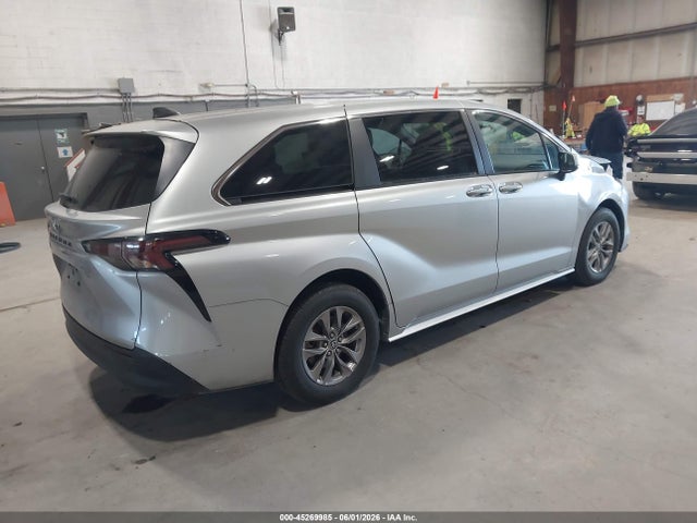 Toyota Sienna Le
