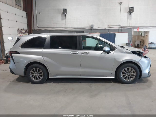 Toyota Sienna Le