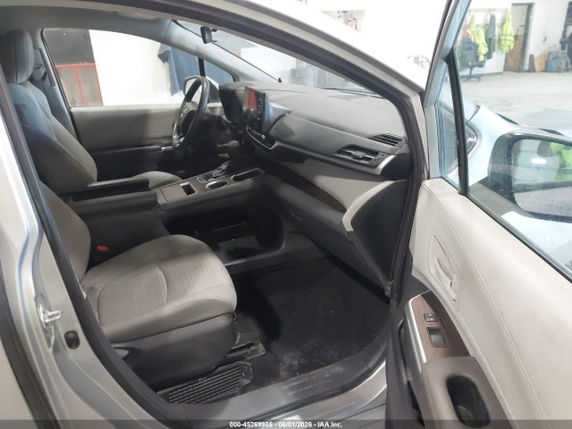 Toyota Sienna Le