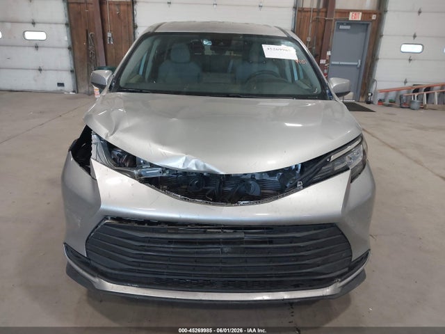 Toyota Sienna Le