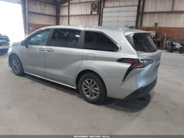 Toyota Sienna Le