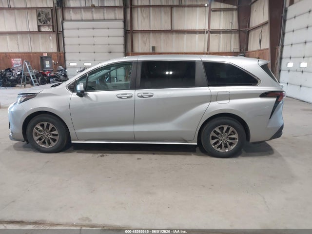 Toyota Sienna Le