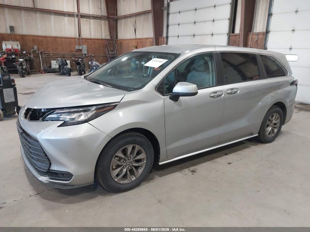 Toyota Sienna Le