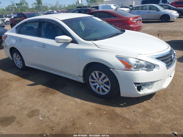Salvage Nissan Altima Image