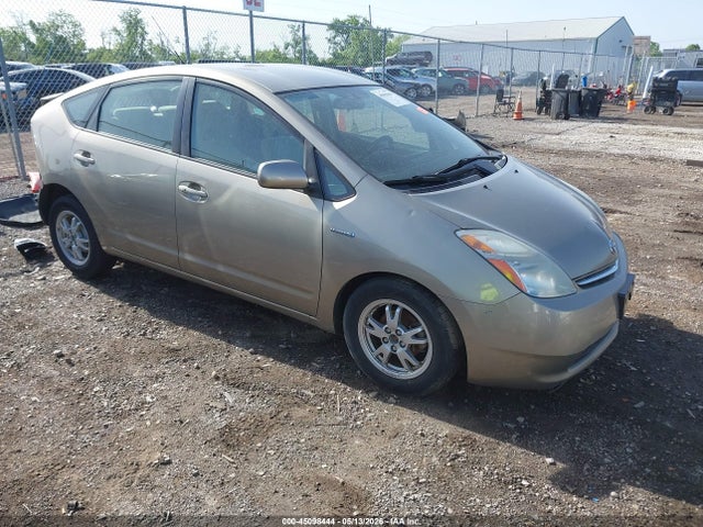Salvage Toyota Prius Image