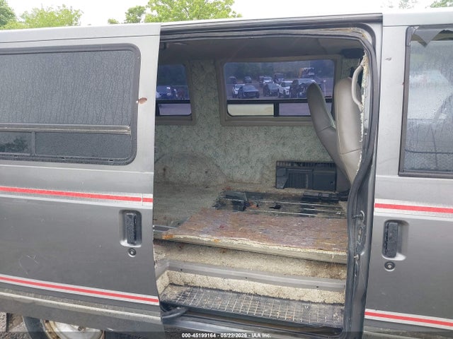GMC Safari Standard