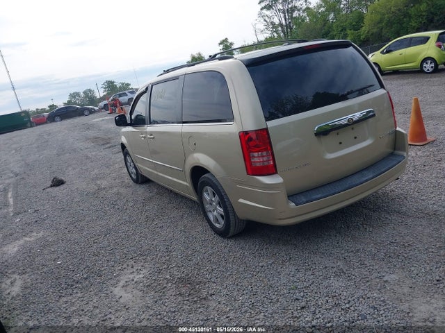 Chrysler Town & Country Touring Plus