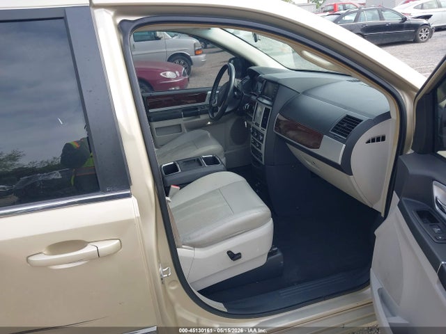 Chrysler Town & Country Touring Plus