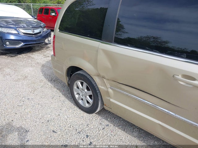 Chrysler Town & Country Touring Plus