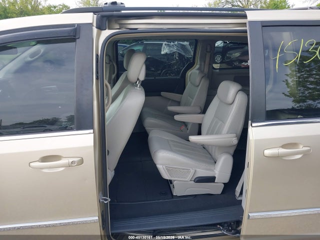Chrysler Town & Country Touring Plus