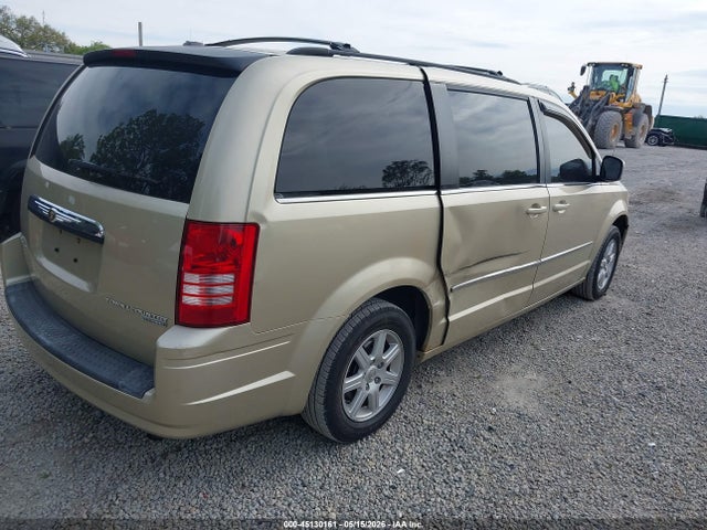 Chrysler Town & Country Touring Plus