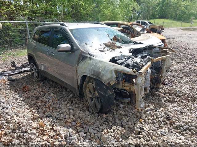 Salvage Jeep Cherokee Image