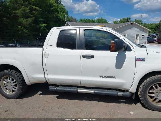 Toyota Tundra Sr5 V8