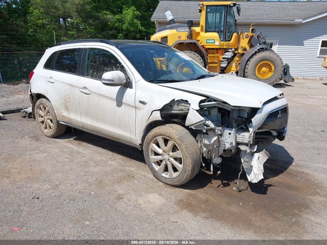Salvage Mitsubishi Outlander Image