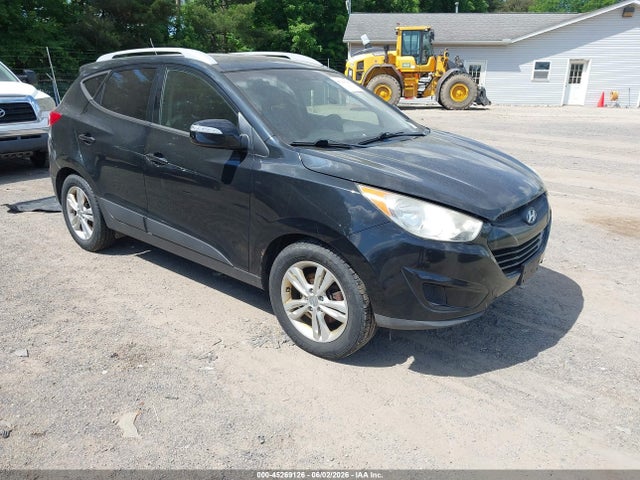 Salvage Hyundai TUCSON Image
