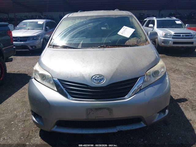 Toyota Sienna Le V6
