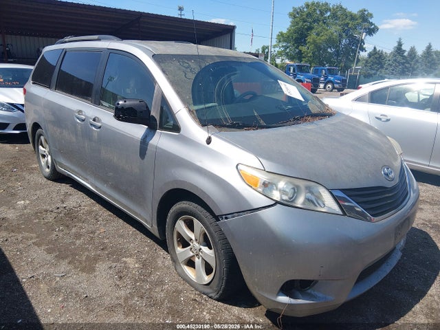 Salvage Toyota Sienna Image