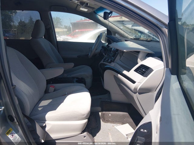 Toyota Sienna Le V6