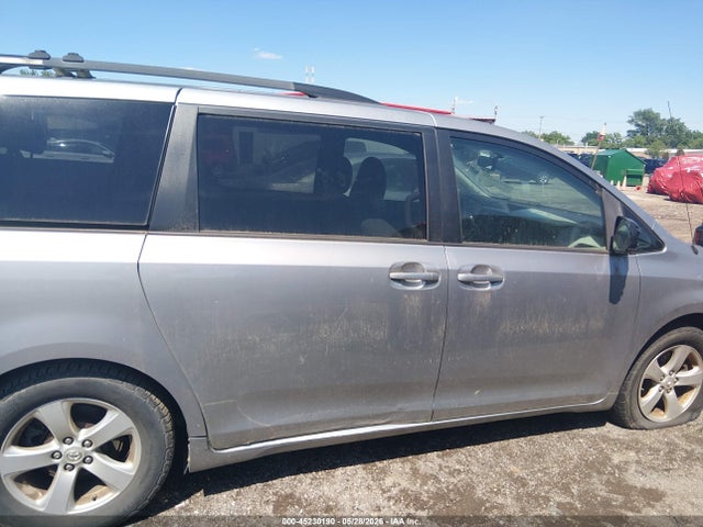 Toyota Sienna Le V6