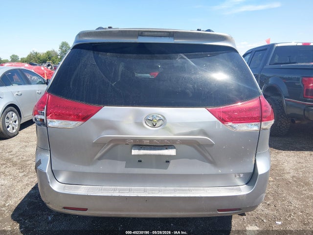 Toyota Sienna Le V6