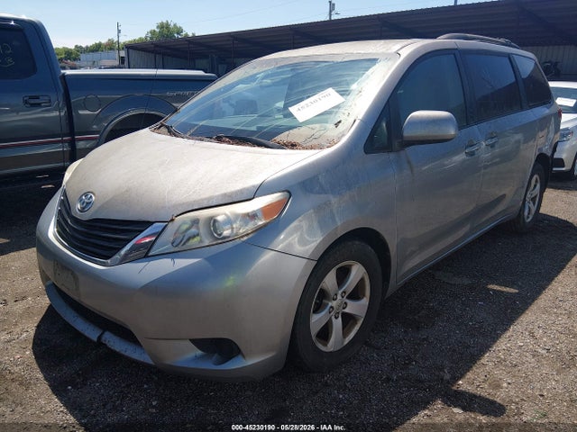 Toyota Sienna Le V6